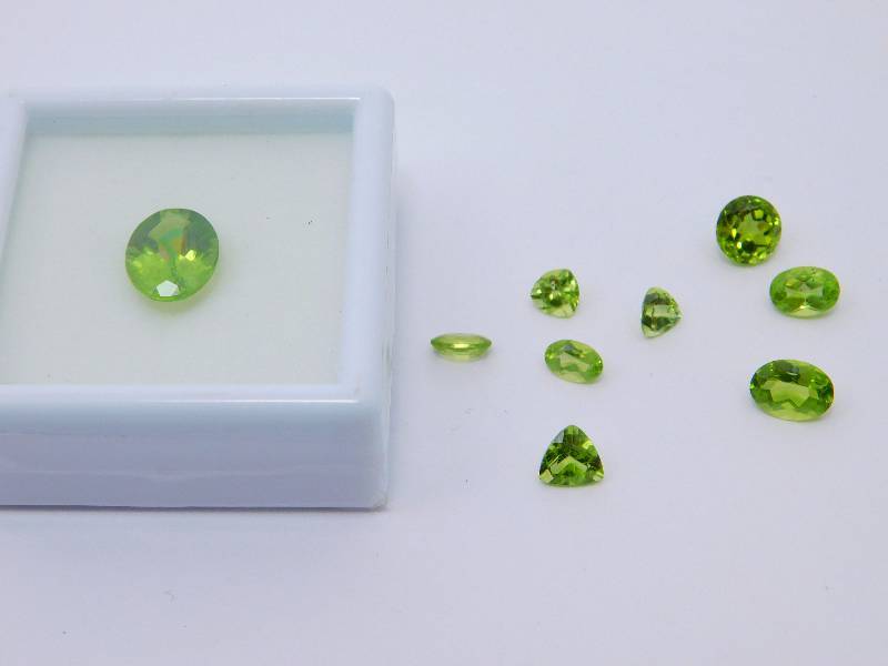 10.1 cts Peridot Gemstones