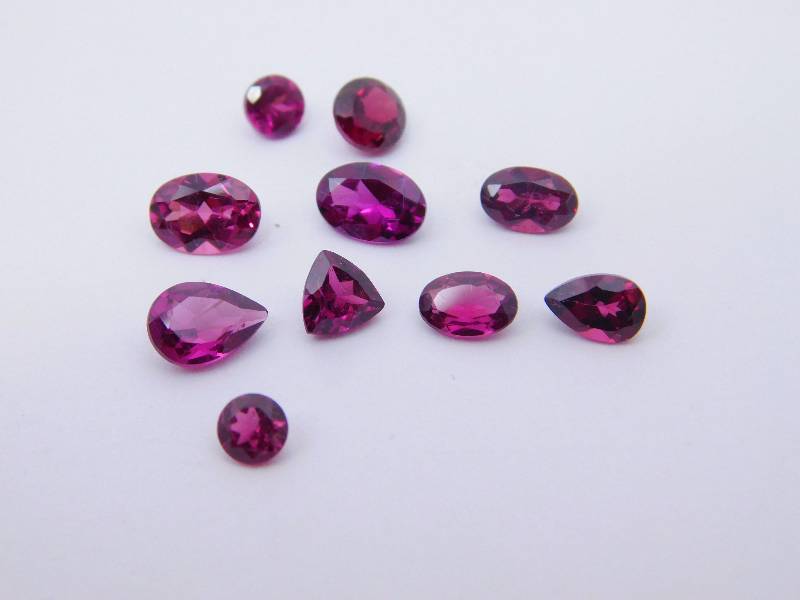 5.9 cts Amethyst Gemstones