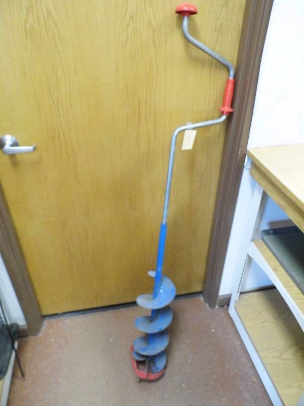 lot 9 image: Ice Auger