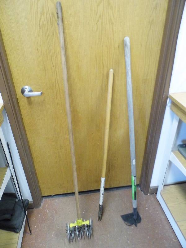 lot 10 image: Cultivator, Weeder, Hoe