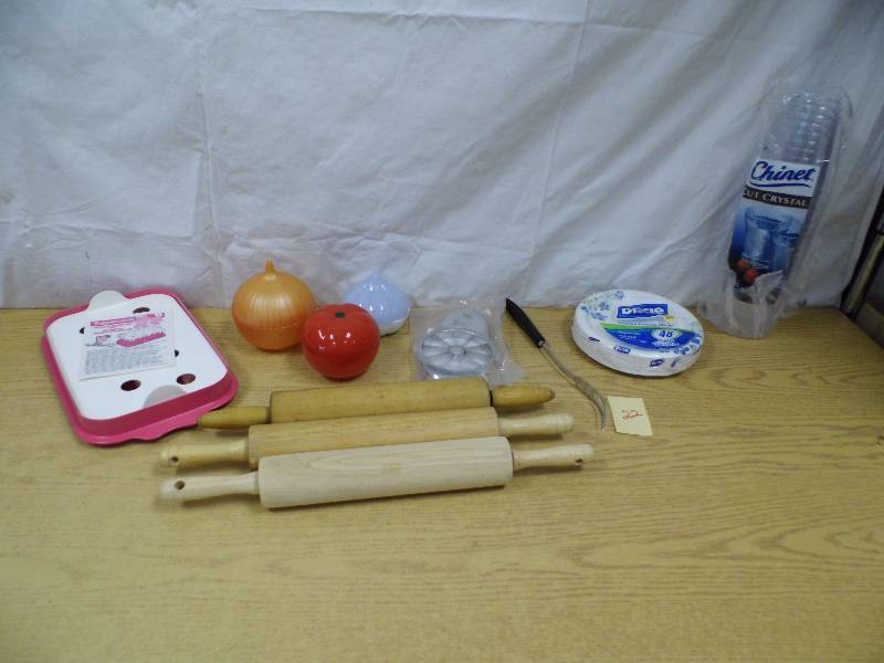 lot 22 image: Kitchen Misc