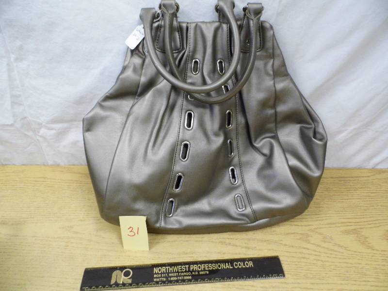 lot 31 image: Worthington Purse