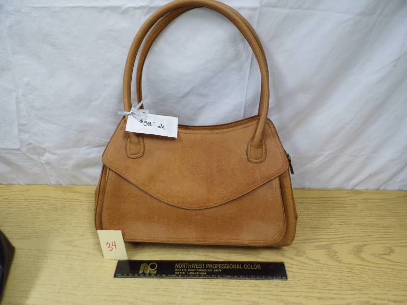 lot 34 image: Saddle Tan Purse
