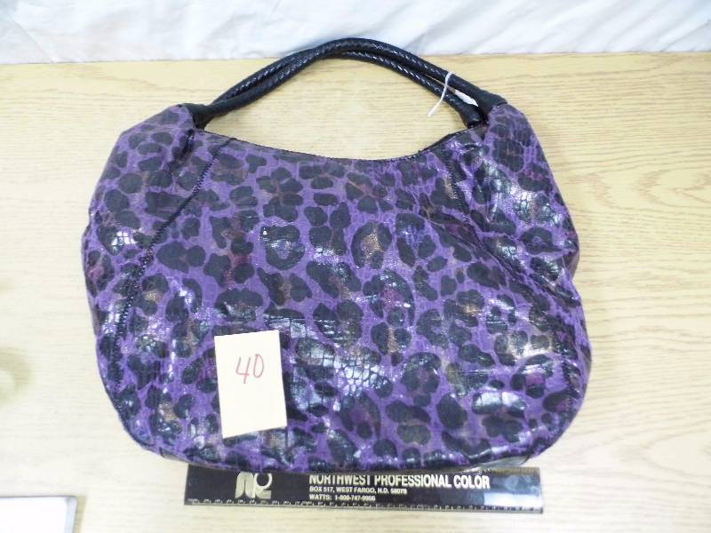 lot 40 image: Purple Purse