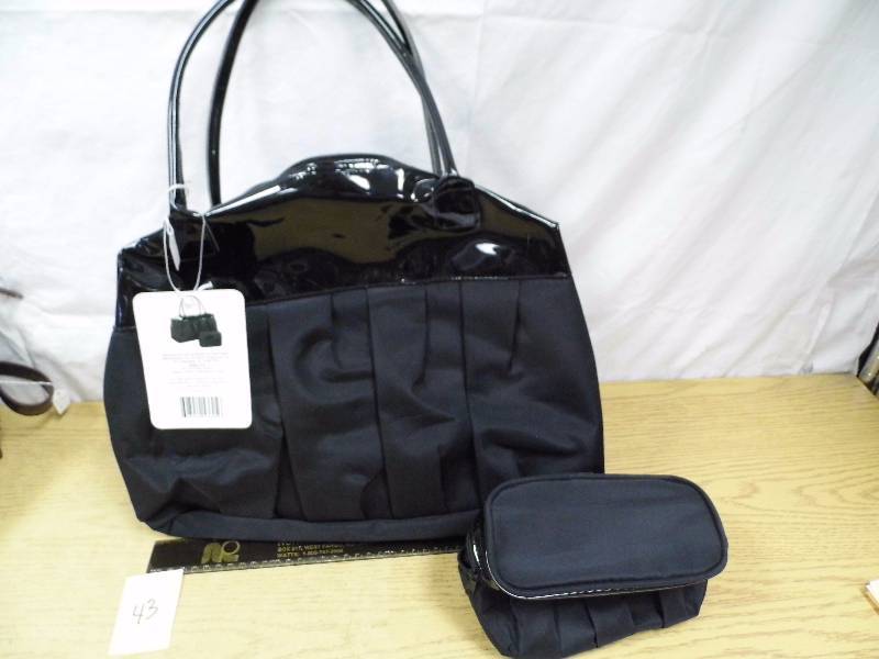 lot 43 image: Paris Hilton 2 Pc Purse Set