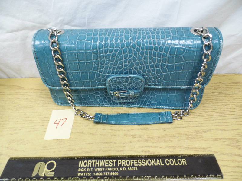 lot 47 image: Turquoise Liz Claiborne Purse