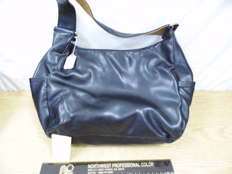 lot 50 image: Black Purse