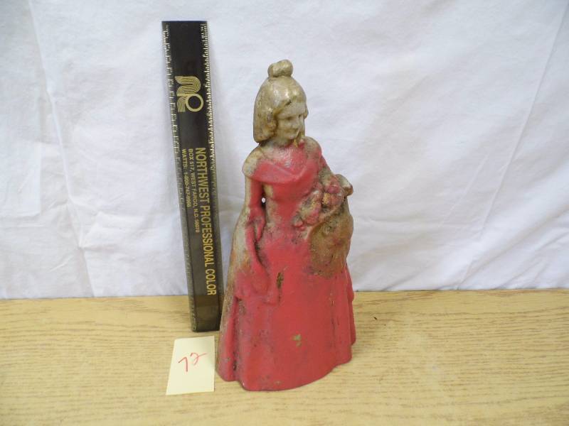 lot 72 image: Cast Iron Door Stop