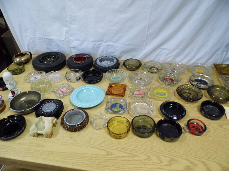 lot 73 image: Ashtrays