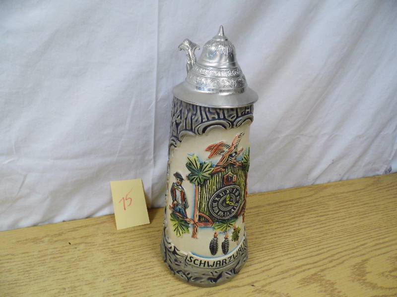 lot 75 image: Cuckoo Clock German Stein