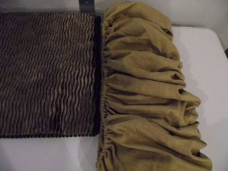 lot 116 image: Queen Size Bed Throw & Box Spring Sock