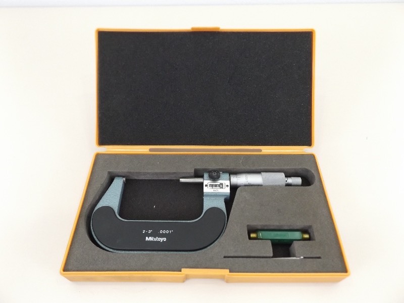 Mitutoyo 193-213 Micrometer in Case