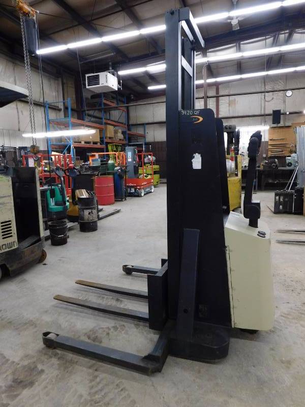 lot 8 image: 2005 Crown 20MT Walkie Stacker Forklift