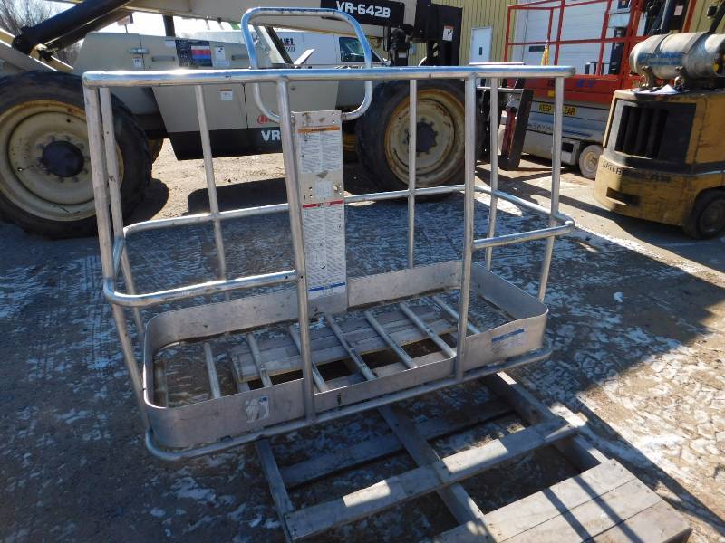 lot 20 image: Aluminum Work Platform Basket - 28 x 61