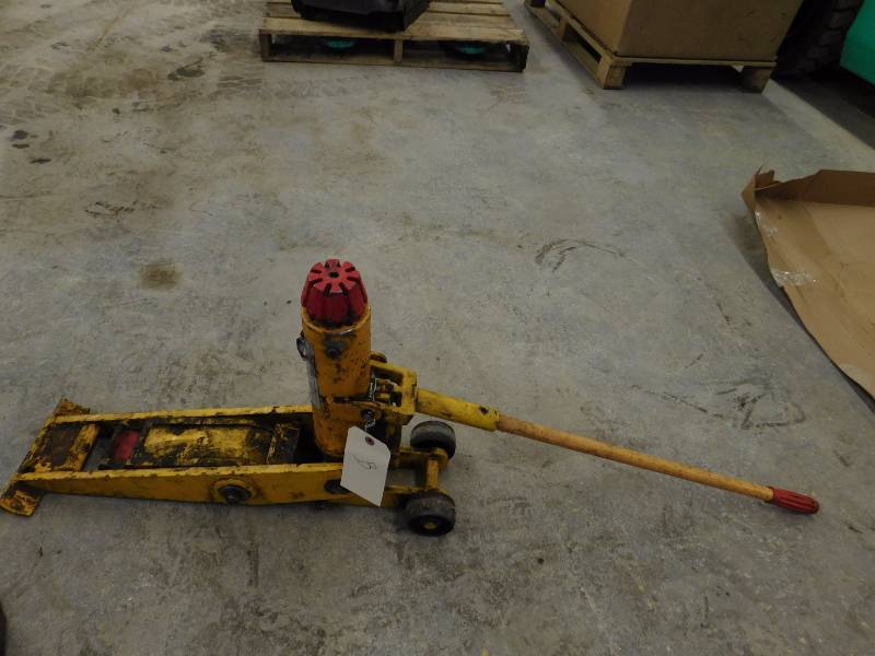 lot 27 image: 3 - Air Hoses & Forklift Floor Jack (B)