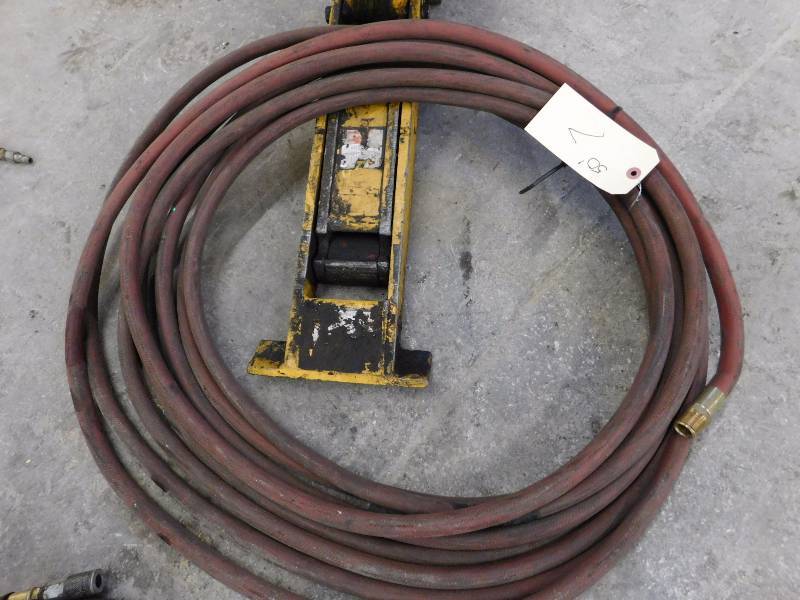 lot 28 image: 3 - Air Hoses & Floor Jack (A)