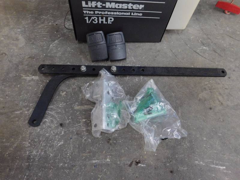 lot 31 image: Lift Master Garage Door Opener