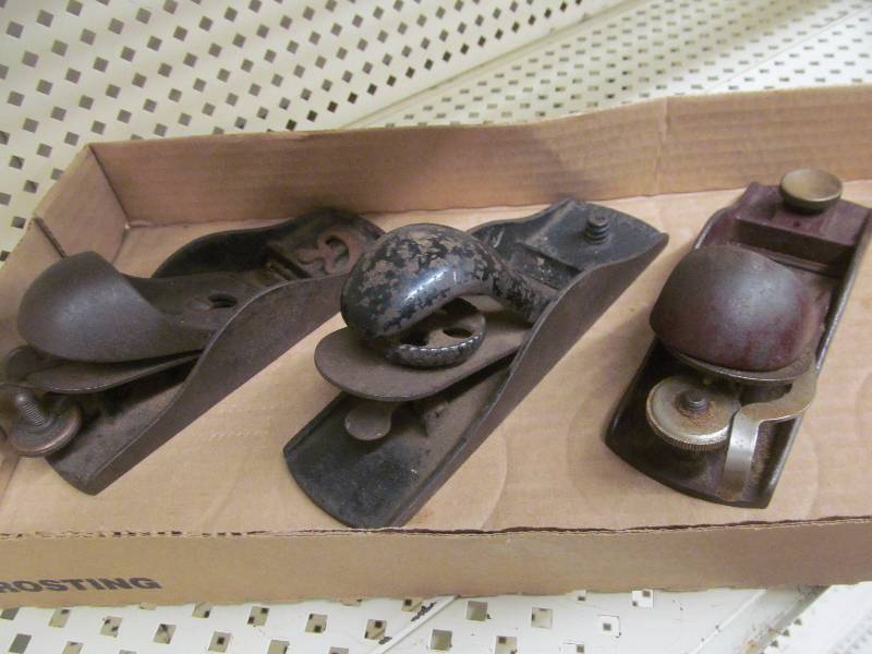 lot 6 image: vintage wood planes