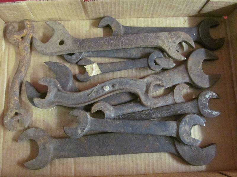 lot 10 image: vintage tools