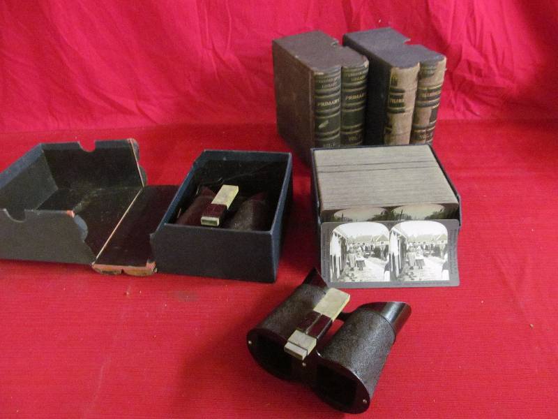 lot 15 image: vintage Keystone viewer, slides