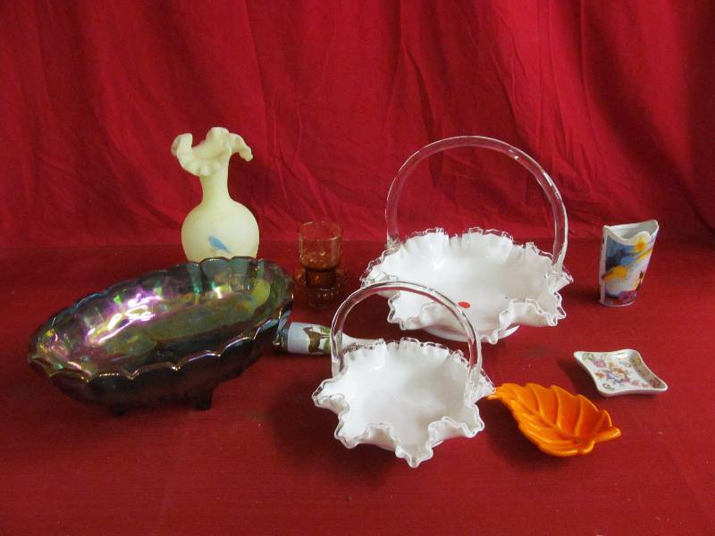 lot 19 image: glassware, carnival glass