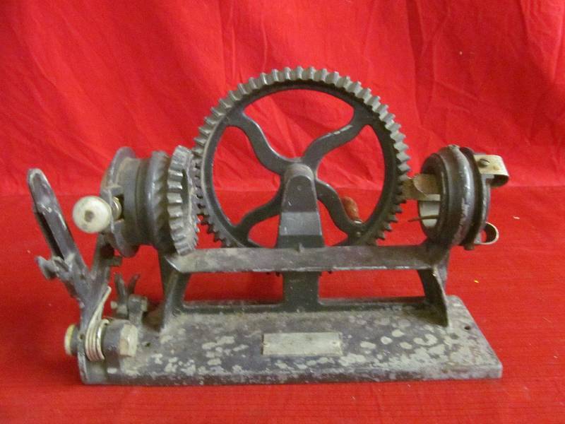 lot 56 image: vintage Imperial shade cutter