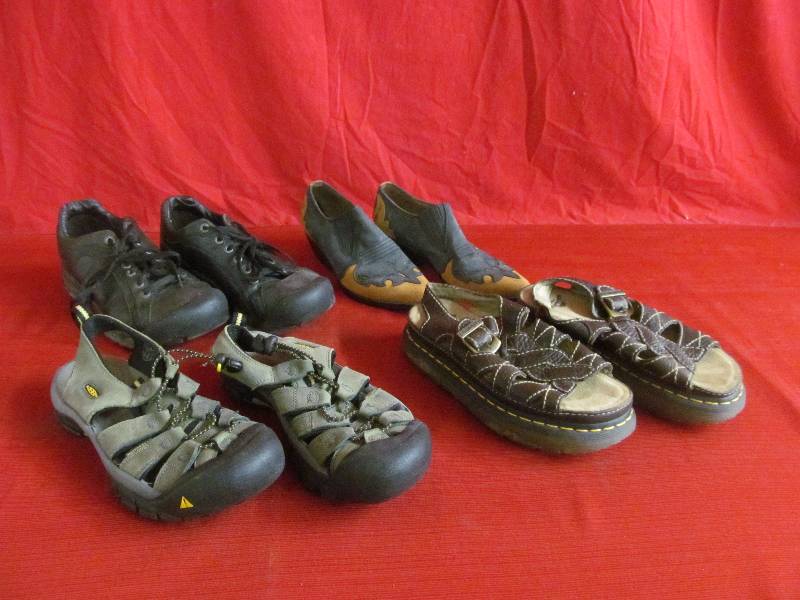 lot 63 image: shoes
