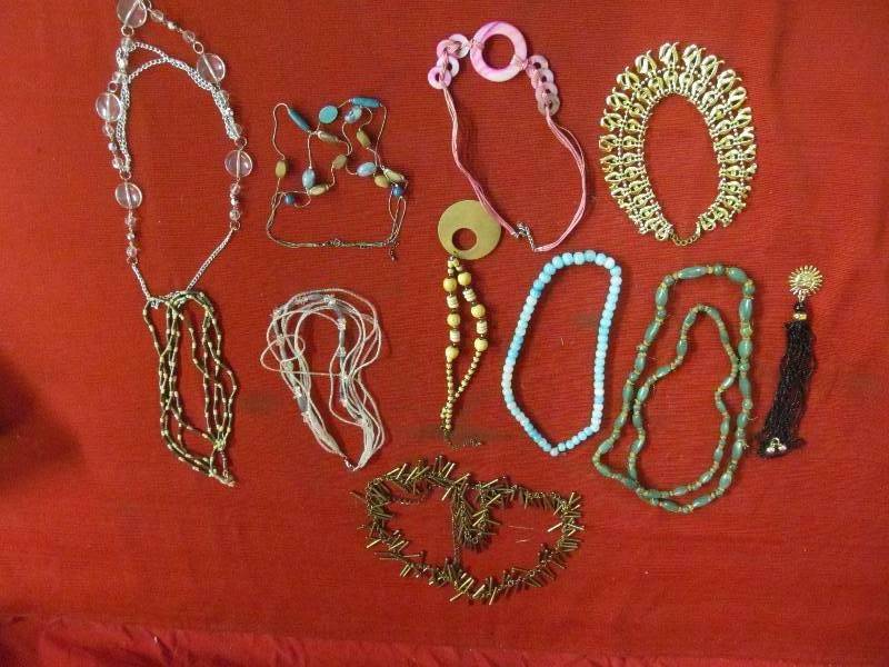 lot 68 image: costume jewelry