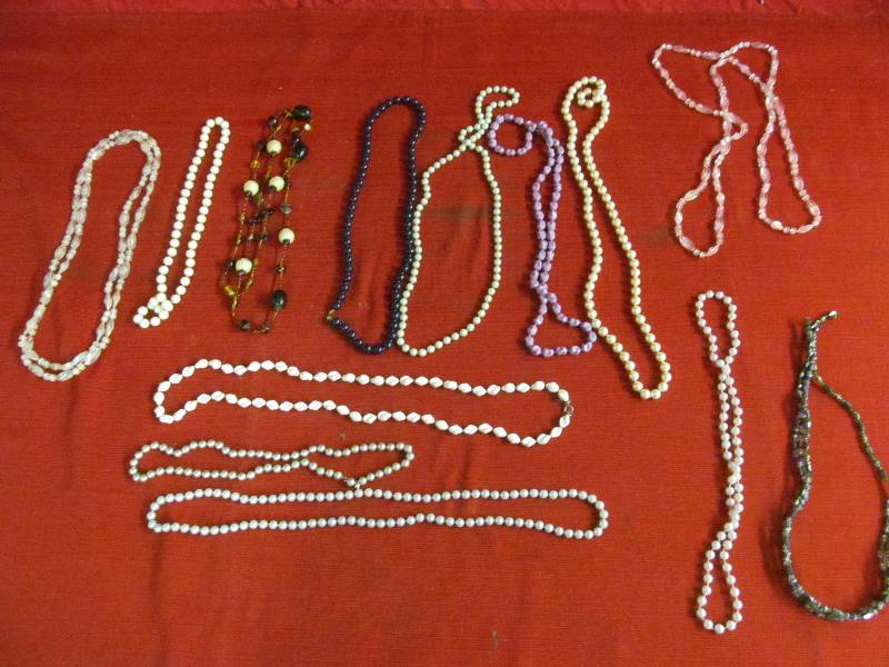 lot 69 image: costume jewelry