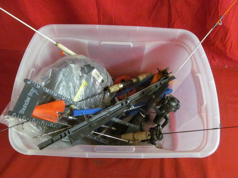 lot 75 image: ice fishing equipment