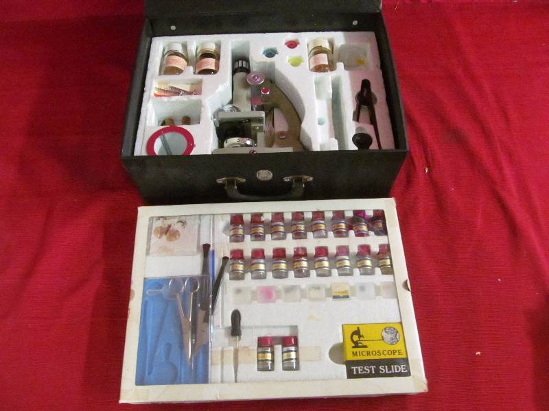 lot 77 image: Microscope lab kit