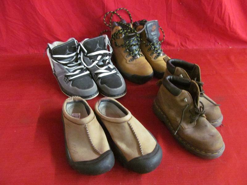 lot 85 image: shoes