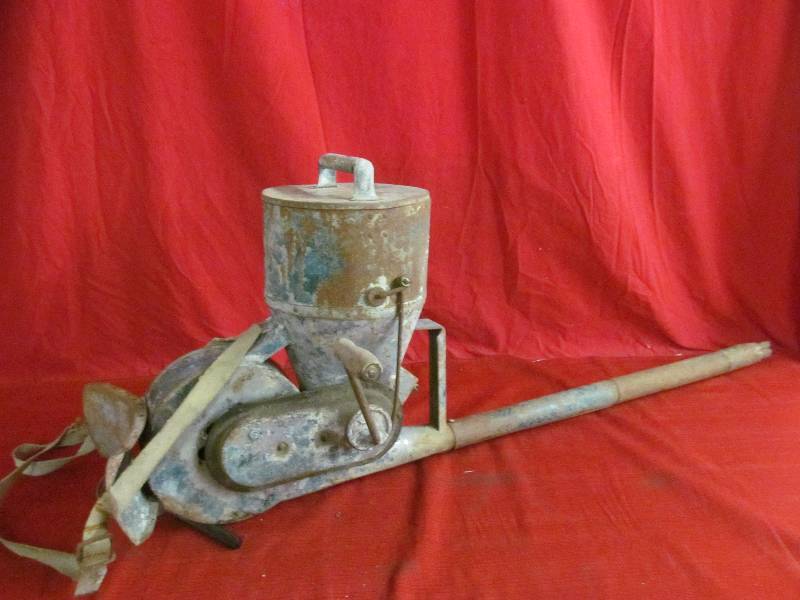 lot 87 image: vintage duster