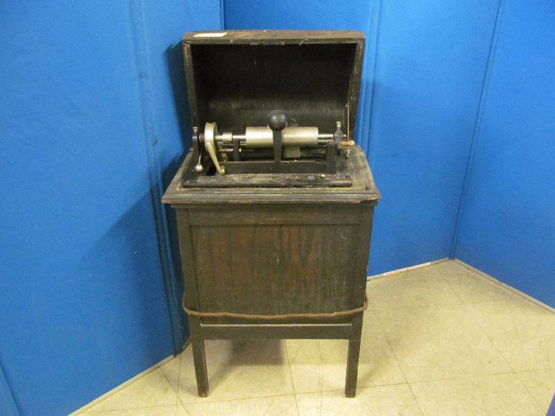 lot 94 image: vintage Dictaphone