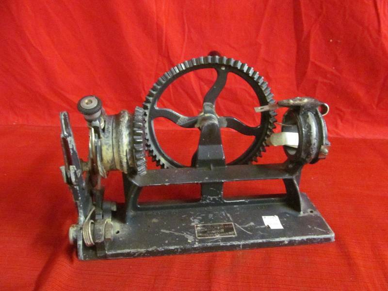 lot 98 image: vintage Star shade cutter