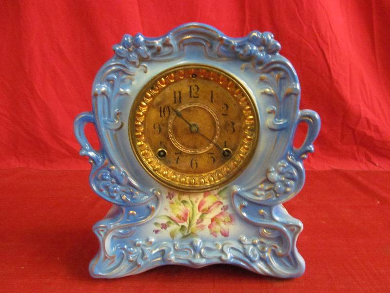 lot 116 image: vintage mantle clock