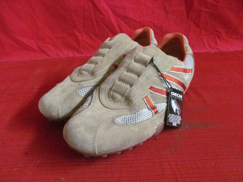 lot 124 image: Geox shoes