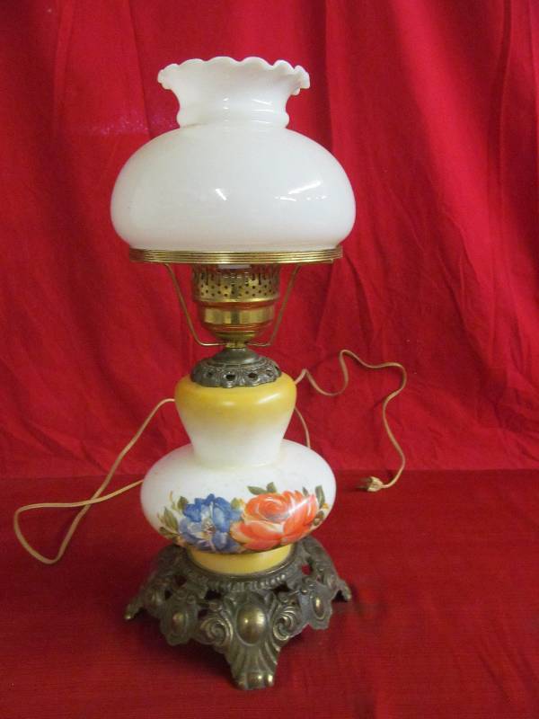 lot 148 image: vintage lamp