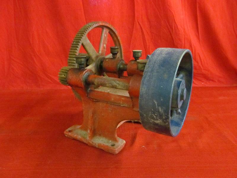 lot 150 image: vintage belt and pulley gear system
