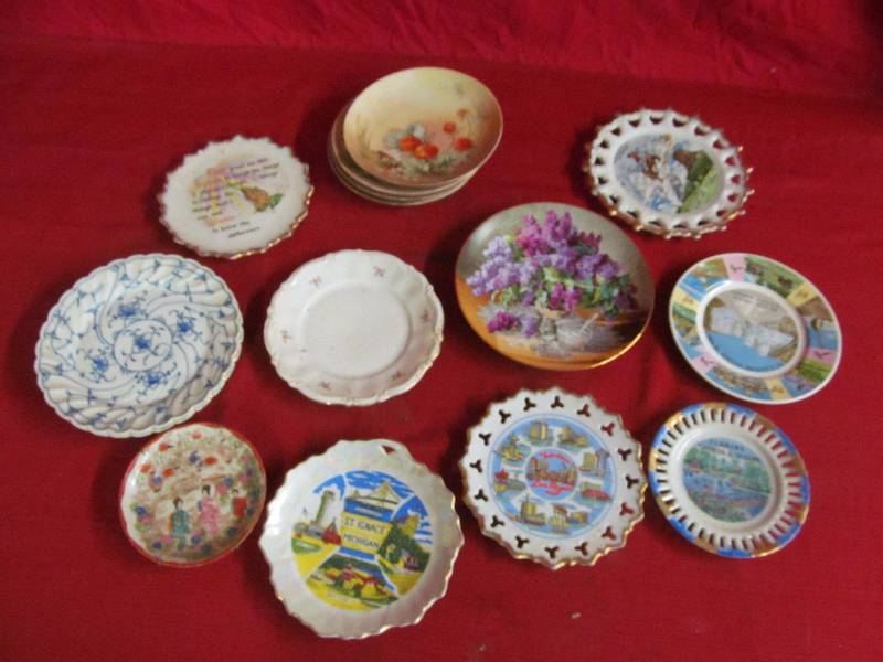 lot 153 image: vintage plates, saucers