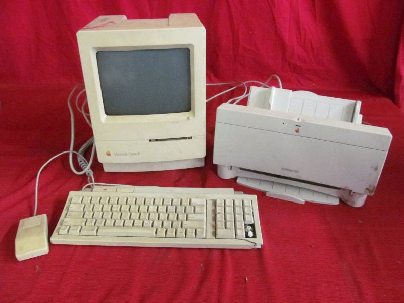 lot 160 image: vintage Macintosh computer system