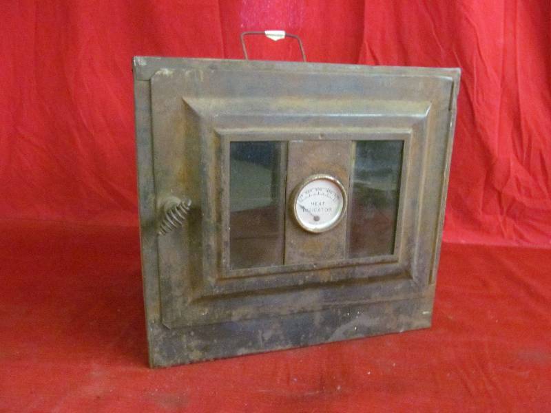 lot 162 image: vintage incubator
