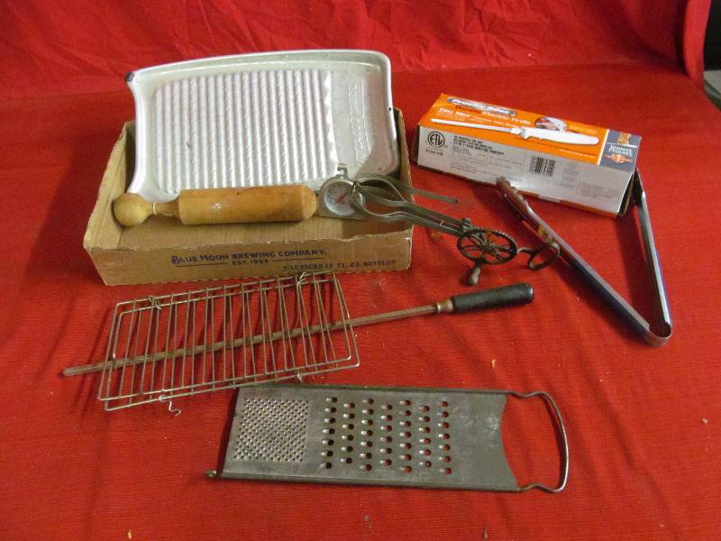 lot 172 image: vintage kitchen ware