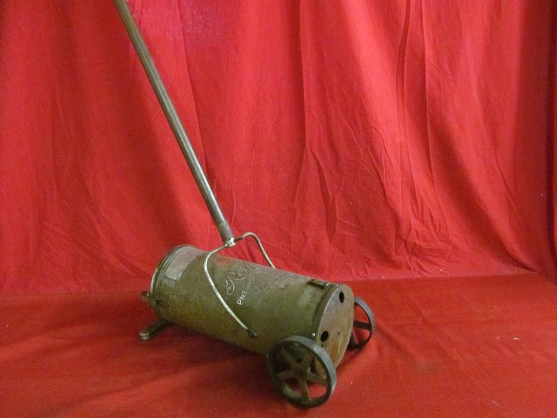 lot 176 image: vintage Regina Pneumatic cleaner