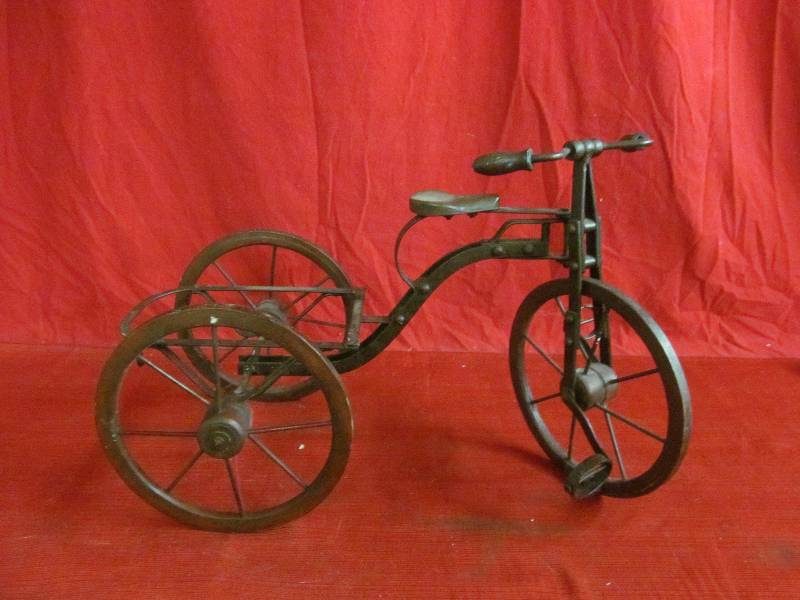 lot 179 image: vintage trike dcor