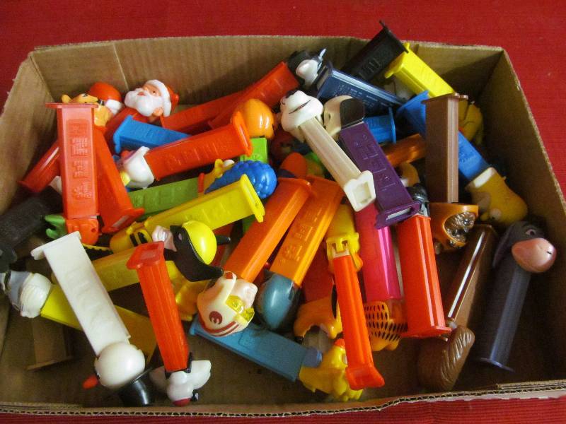 lot 181 image: Pez dispensers