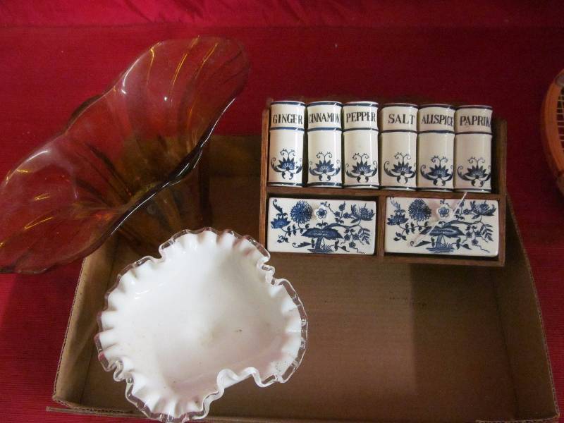 lot 192 image: spice rack
