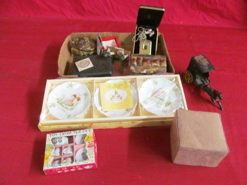 lot 203 image: vintage hearing aid ,jewelry box