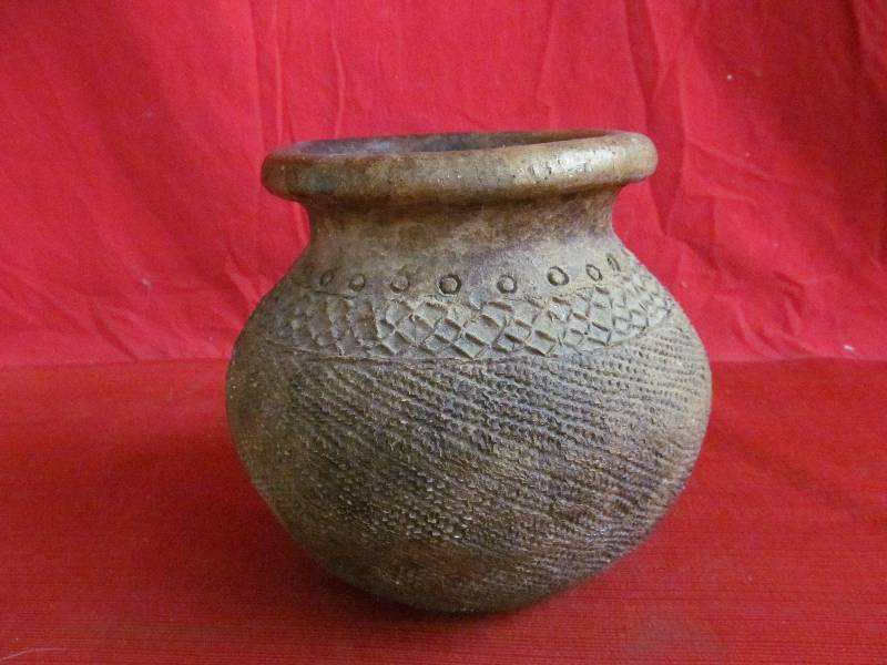 lot 211 image: vase