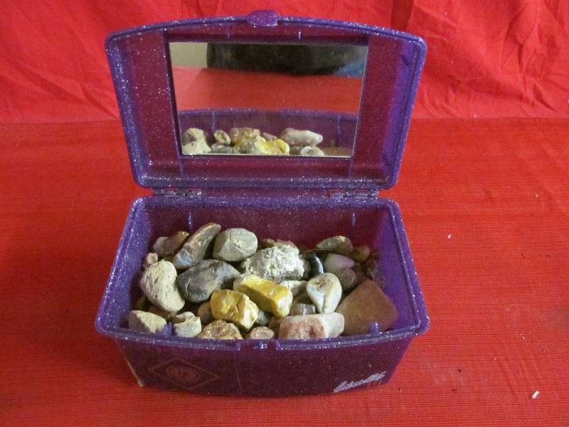 lot 222 image: rocks